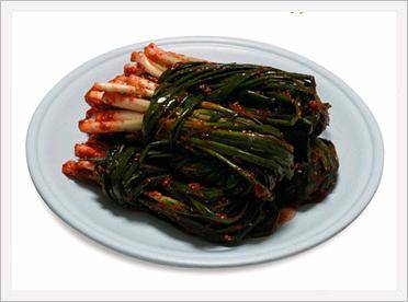 Par-Kimchi (Green Onion Kimchi)